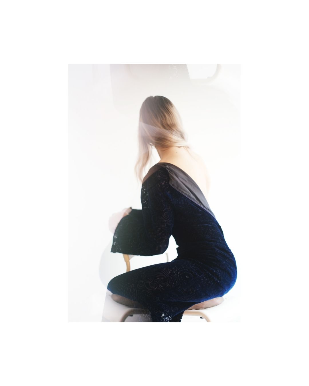Woman from back thumbnail